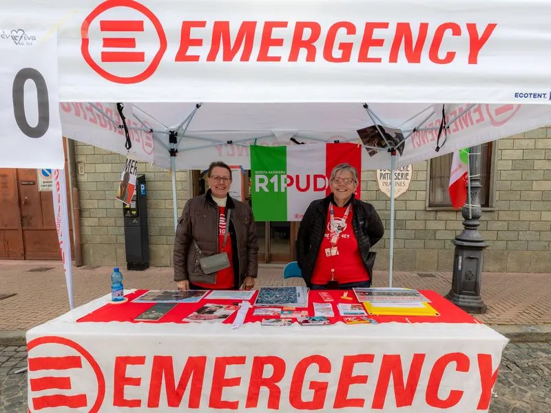 ORBASSANO - Più di mille ragazzi e ragazze delle scuole in piazza per «Evviva!» - FOTO