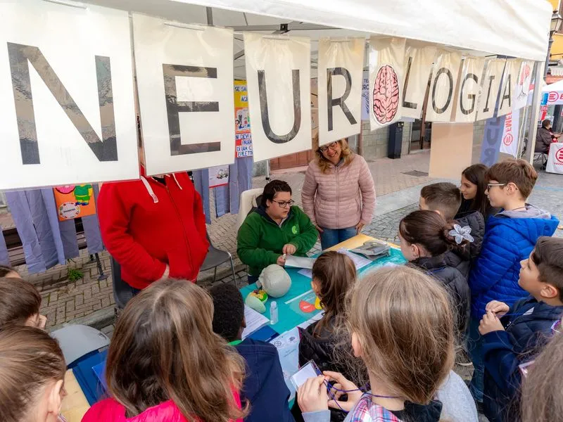 ORBASSANO - Più di mille ragazzi e ragazze delle scuole in piazza per «Evviva!» - FOTO