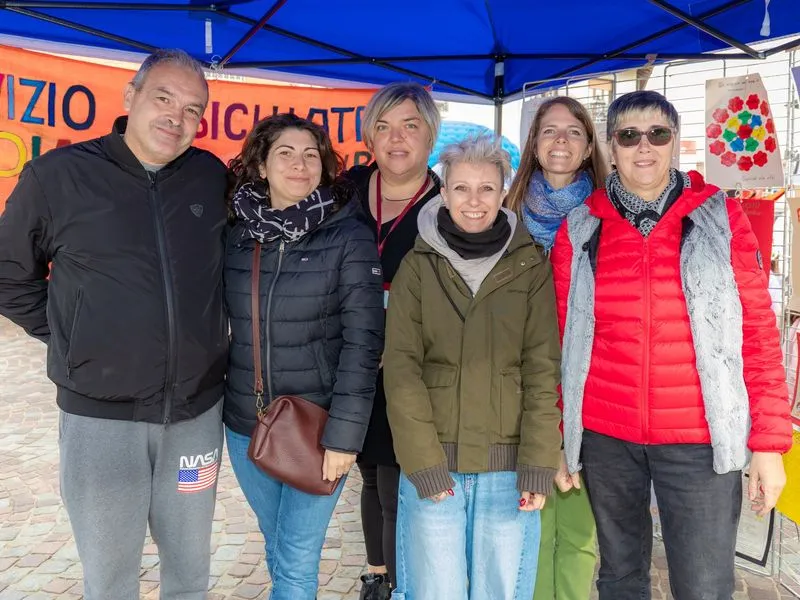 ORBASSANO - Più di mille ragazzi e ragazze delle scuole in piazza per «Evviva!» - FOTO