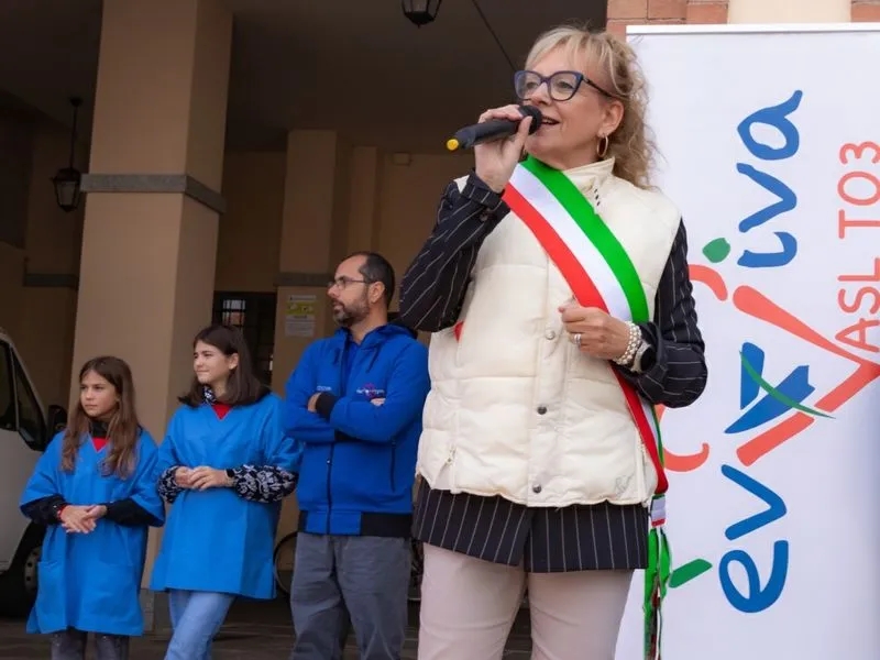 ORBASSANO - Più di mille ragazzi e ragazze delle scuole in piazza per «Evviva!» - FOTO