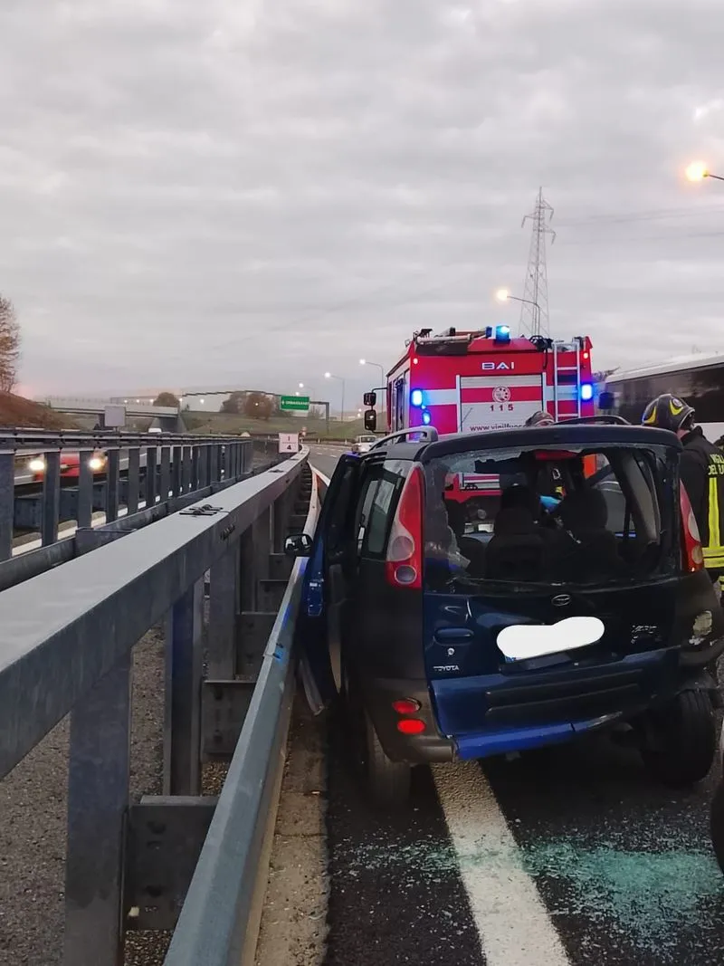 ORBASSANO - Incidente in autostrada, una donna ferita: code e rallentamenti sul raccordo - FOTO