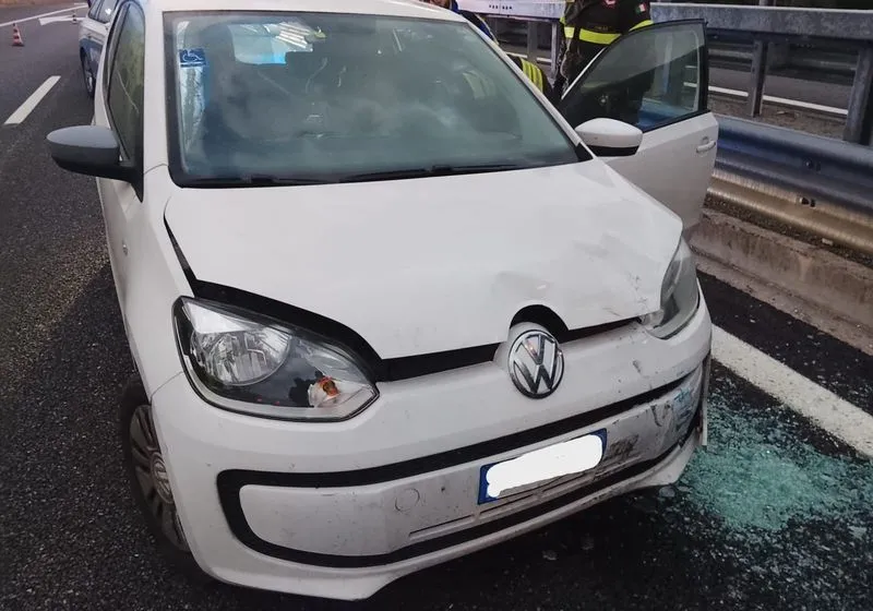 ORBASSANO - Incidente in autostrada, una donna ferita: code e rallentamenti sul raccordo - FOTO