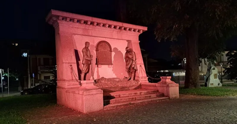 ORBASSANO - Il monumento arancione per la Giornata della sicurezza delle cure