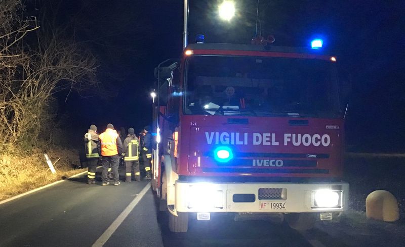 ORBASSANO - Motocicletta prende fuoco durante la marcia in strada Antica di None