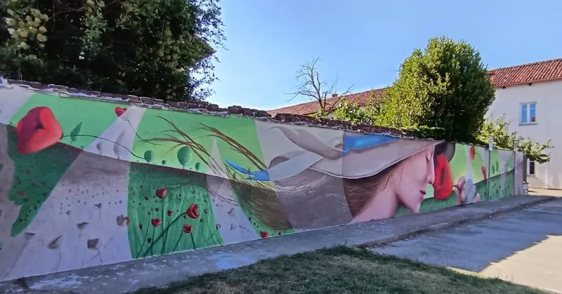 ORBASSANO - Terminato il murales ispirato all'opera «I tulipani» di Monet