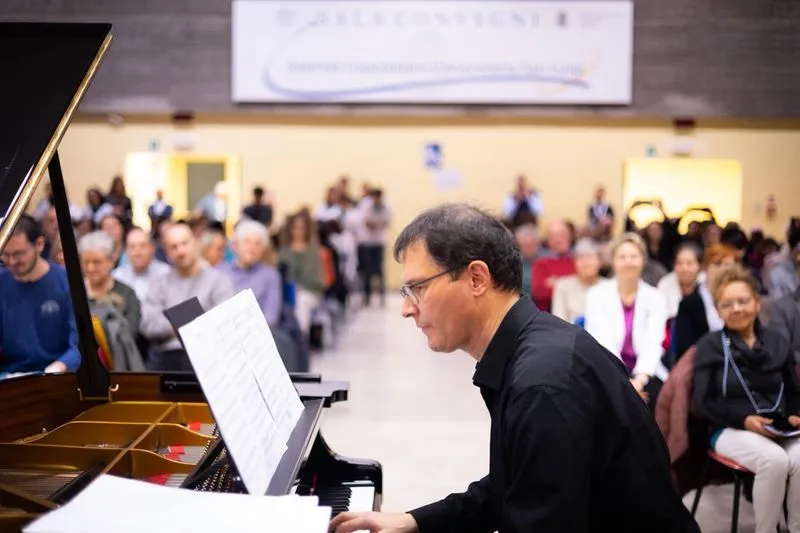 ORBASSANO - Applausi per il concerto del pianista Fulvio Raduano all'ospedale San Luigi - FOTO