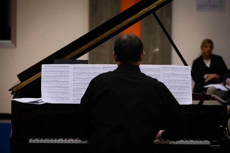 ORBASSANO - Applausi per il concerto del pianista Fulvio Raduano all'ospedale San Luigi - FOTO