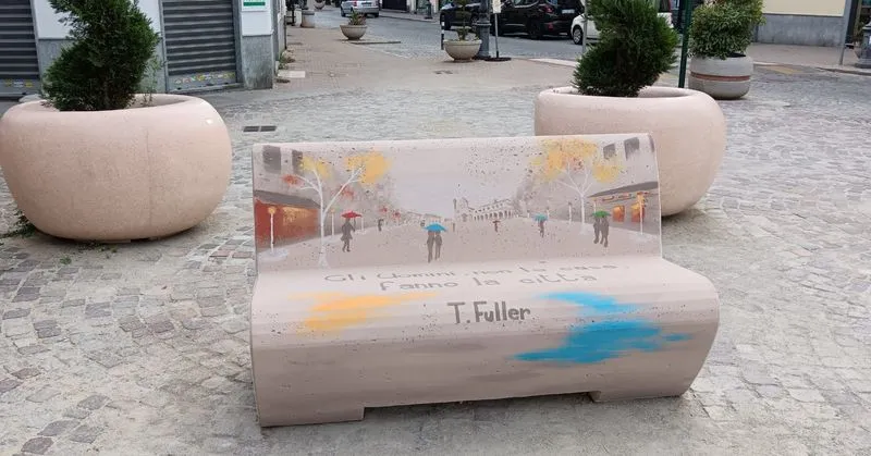 ORBASSANO - Completata la realizzazione della panchina artistica in piazza Umberto I - FOTO