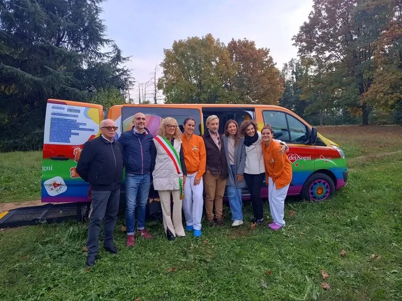 ORBASSANO - Il Pulmino dei sogni ha fatto tappa all'ospedale San Luigi - FOTO