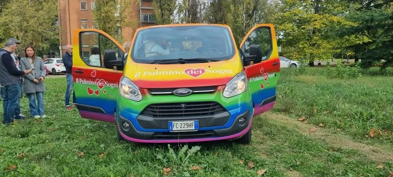 ORBASSANO - Il Pulmino dei sogni ha fatto tappa all'ospedale San Luigi - FOTO