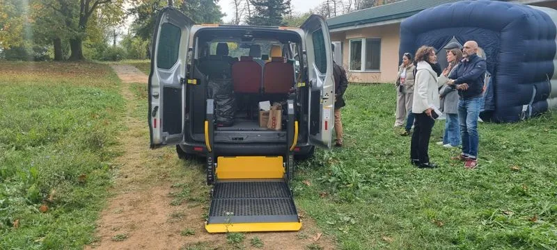 ORBASSANO - Il Pulmino dei sogni ha fatto tappa all'ospedale San Luigi - FOTO