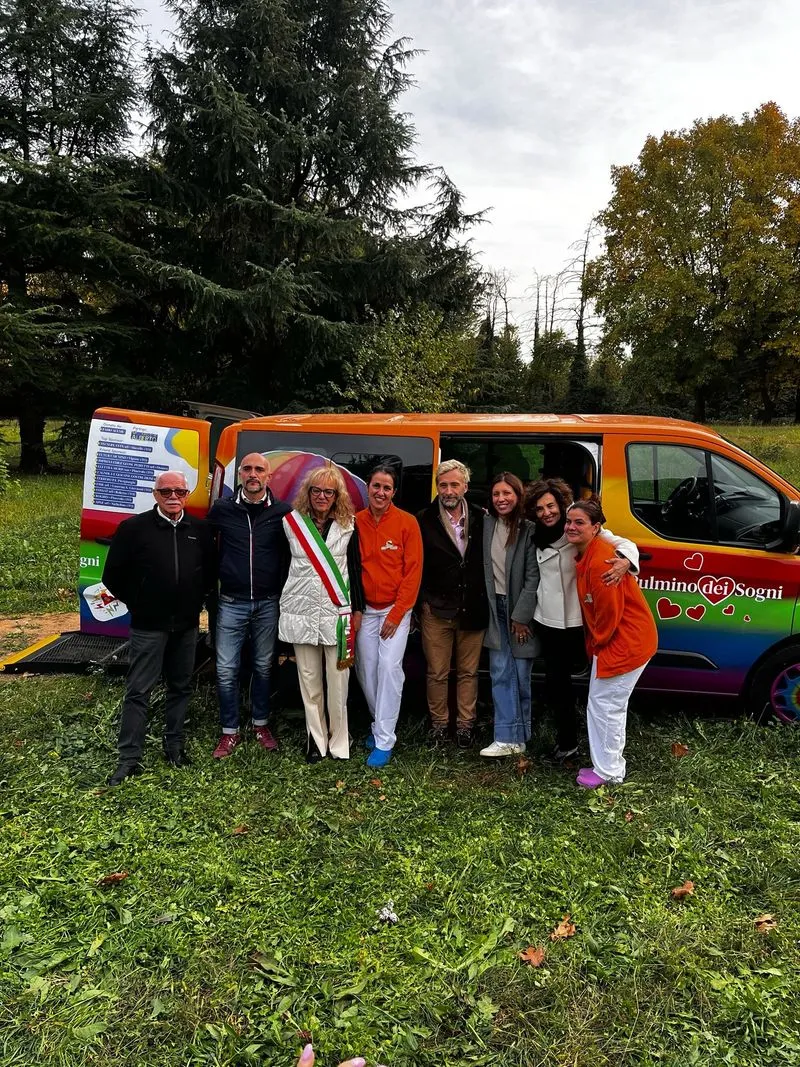 ORBASSANO - Il Pulmino dei sogni ha fatto tappa all'ospedale San Luigi - FOTO