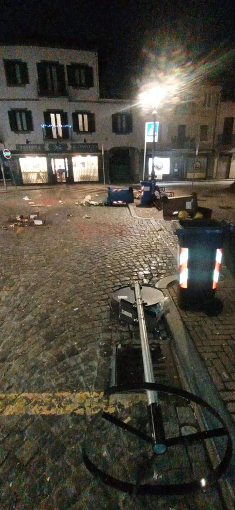 ORBASSANO - Vandali scatenati a Capodanno, la sindaca: «Gesti idioti, pronti a denunciare gli autori» - FOTO