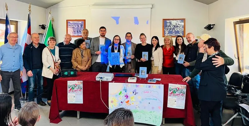 OZEGNA - La poetessa Maria Teresa Chechile e i bimbi delle scuole protagonisti del 25 Aprile - FOTO