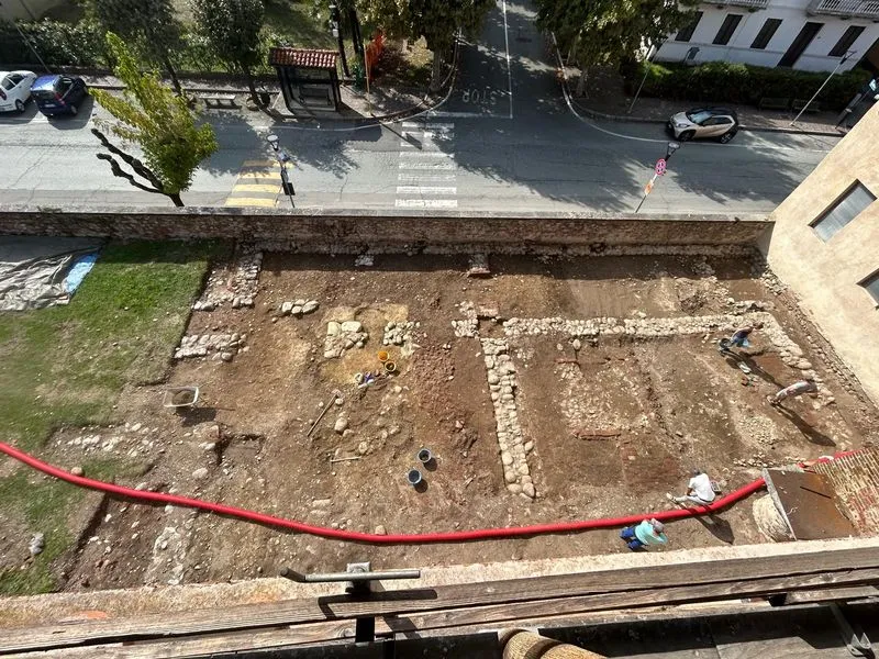 OZEGNA - Durante i lavori di ristrutturazione del castello sono riaffiorate le tracce del ricetto medievale