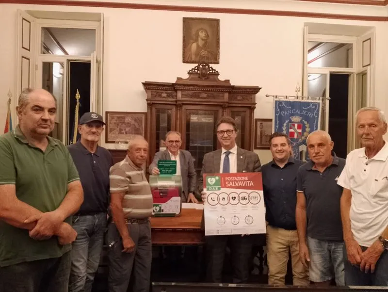 PANCALIERI - Cardioprotetti in caso di emergenza: un nuovo defibrillatore donato da un gruppo di cittadini