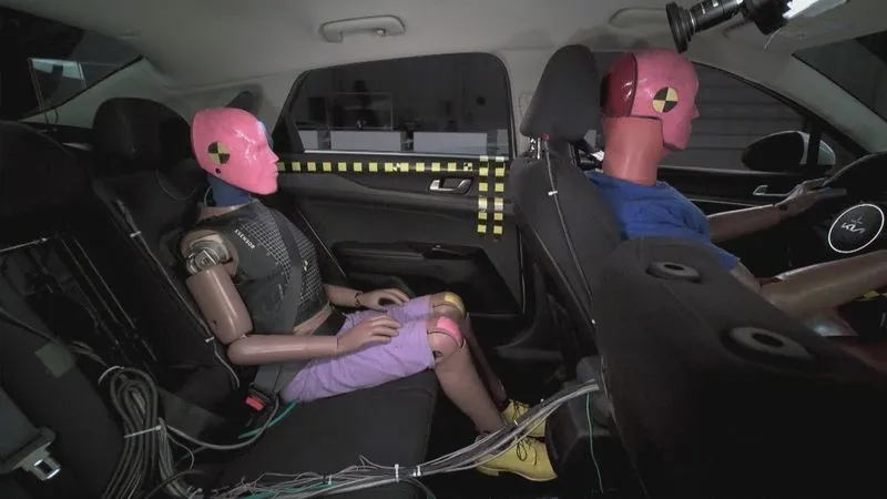 MOTORI - Cinture allacciate ma solo davanti: un paradosso tutto italiano