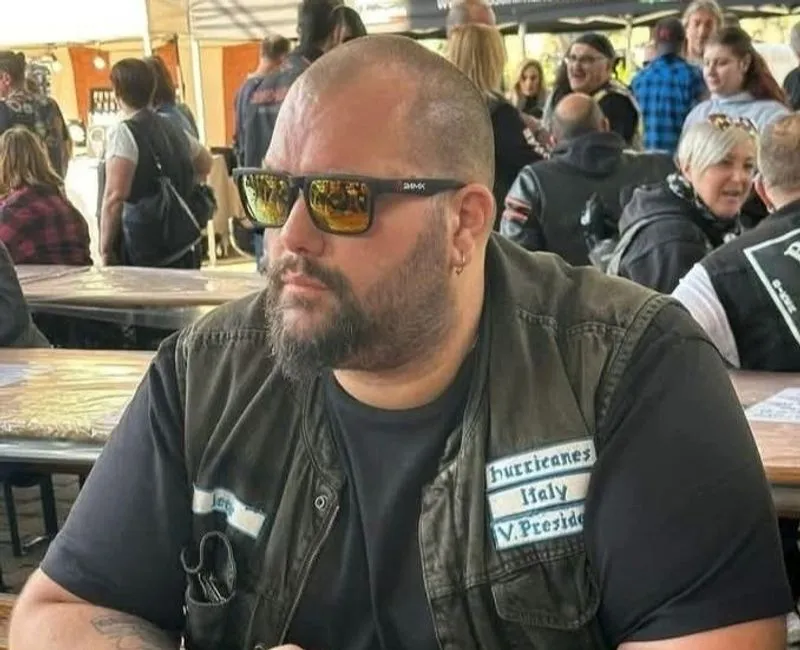 TRAGEDIA SULLA IVREA-SANTHIA' - «Addio gigante buono»: il Canavese piange Simone Sannelli - FOTO