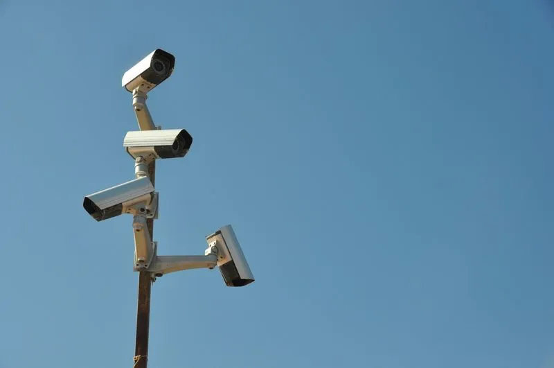 PIANEZZA - Dopo i furti e le polemiche, Castello annuncia: «Patto con il Prefetto per 18 nuove telecamere»