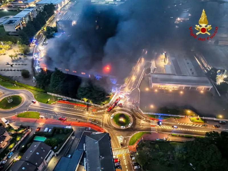 INCENDIO A PIANEZZA - I primi controlli di Arpa Piemonte sulla qualità dell'aria dopo il rogo alla Euro Stamp
