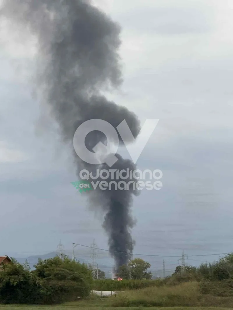 INCENDIO A PIANEZZA - Alla «Euro Stamp»: crollata parte della struttura - FOTO