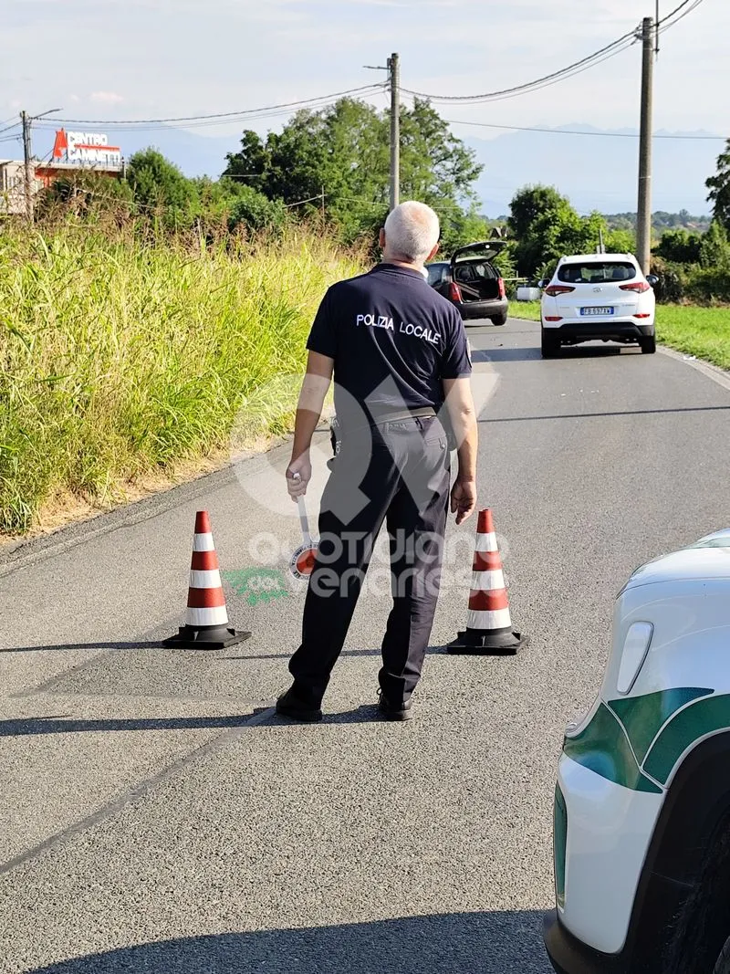 INCIDENTE A PIANEZZA - Scontro auto-moto: centauro ferito - FOTO