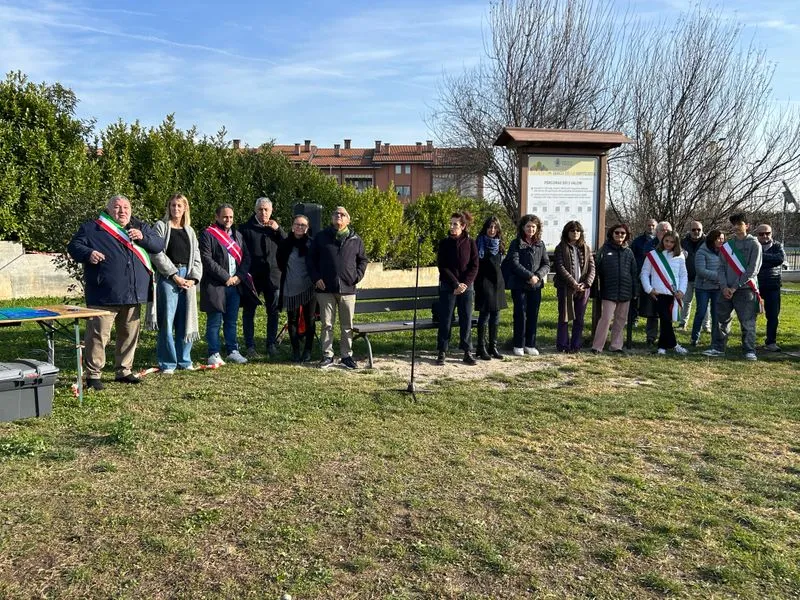 PIANEZZA - Il Comune è diventato «Gentile»: in via Levi nasce il «Parco della Gentilezza» - FOTO