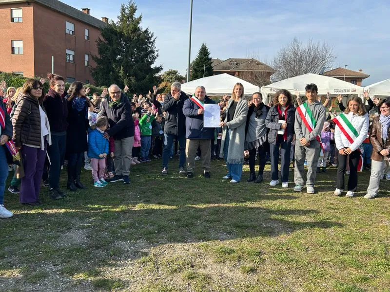 PIANEZZA - Il Comune è diventato «Gentile»: in via Levi nasce il «Parco della Gentilezza» - FOTO