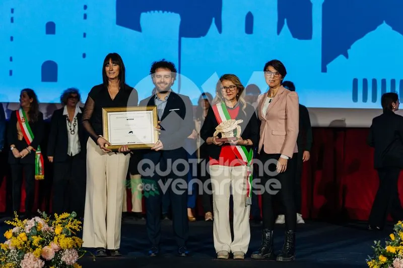 PIANEZZA - A Napoli la cittadina premiata come «Comune Plastic Free» - FOTO