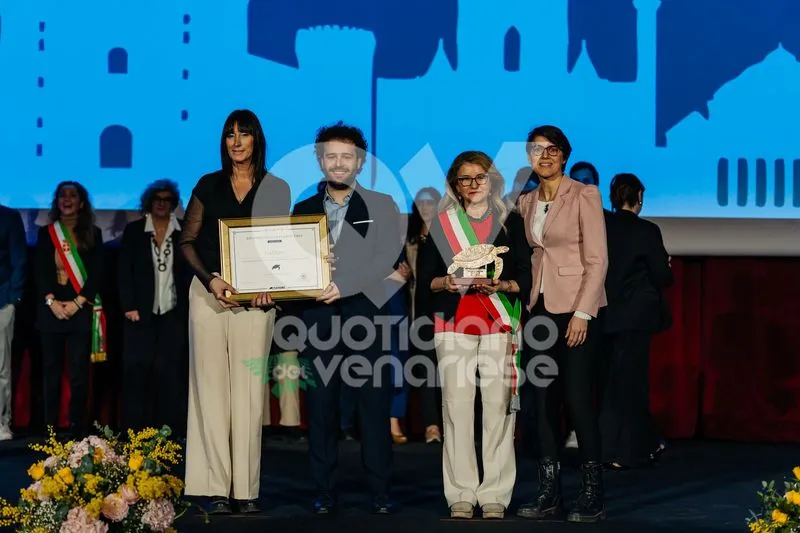 PIANEZZA - A Napoli la cittadina premiata come «Comune Plastic Free» - FOTO