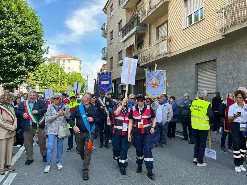 PIANEZZA - In 700 al raduno dei Centri di Incontro anziani di tutto il Piemonte - FOTO