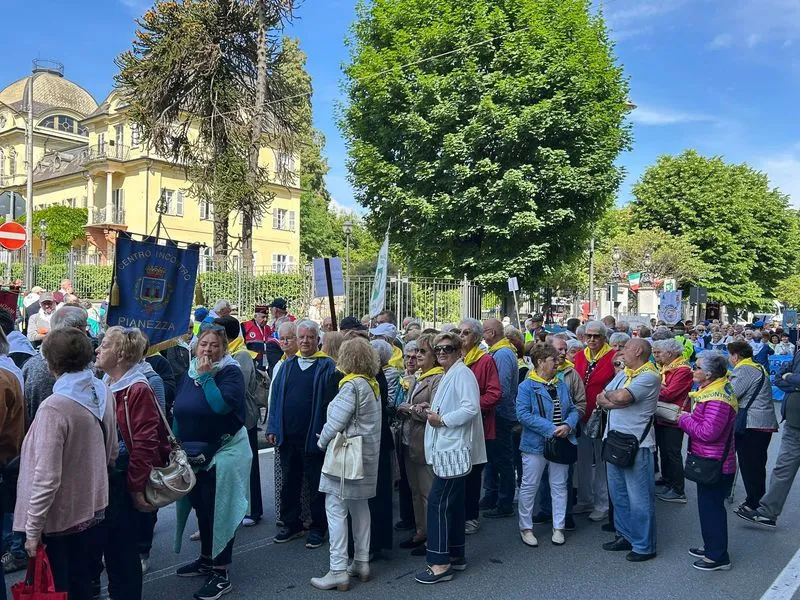 PIANEZZA - In 700 al raduno dei Centri di Incontro anziani di tutto il Piemonte - FOTO
