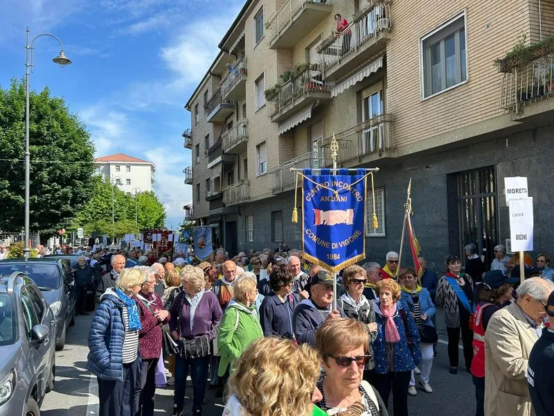 PIANEZZA - In 700 al raduno dei Centri di Incontro anziani di tutto il Piemonte - FOTO