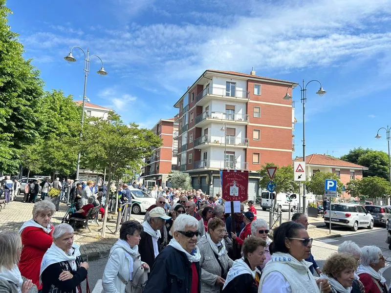 PIANEZZA - In 700 al raduno dei Centri di Incontro anziani di tutto il Piemonte - FOTO