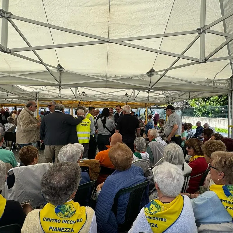 PIANEZZA - In 700 al raduno dei Centri di Incontro anziani di tutto il Piemonte - FOTO