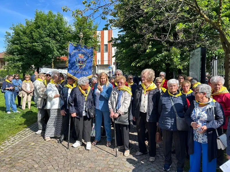 PIANEZZA - In 700 al raduno dei Centri di Incontro anziani di tutto il Piemonte - FOTO