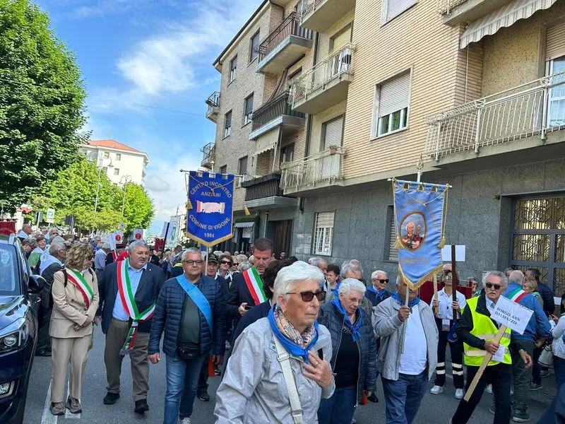 PIANEZZA - In 700 al raduno dei Centri di Incontro anziani di tutto il Piemonte - FOTO