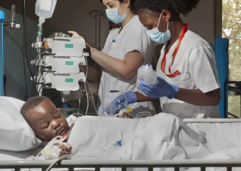 PIOBESI - Natale è solidarietà: i fondi per le luminarie andranno all'ospedale di Emergency in Uganda
