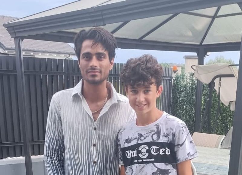 PIOBESI - Ragazzo di 12 anni trova a terra un portafoglio pieno di soldi: rintraccia il proprietario e glielo riconsegna
