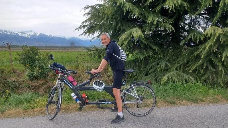 PIOSSASCO - Dal Piemonte a Marrakesh in tandem, l'atleta non vedente Diego Cossotto ospite di Apericiclo