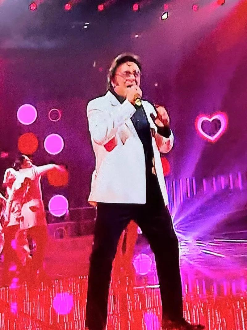 PIOSSASCO - L'ambulante Sergio Orlando diventa Little Tony e strappa applausi in televisione - FOTO