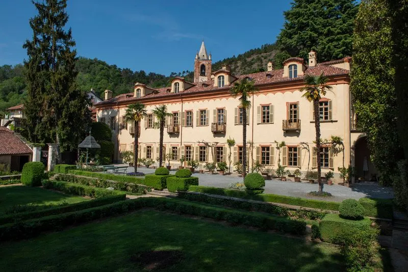PIOSSASCO - Una serata di giochi a tema thriller e investigativo nel giardino della dimora storica