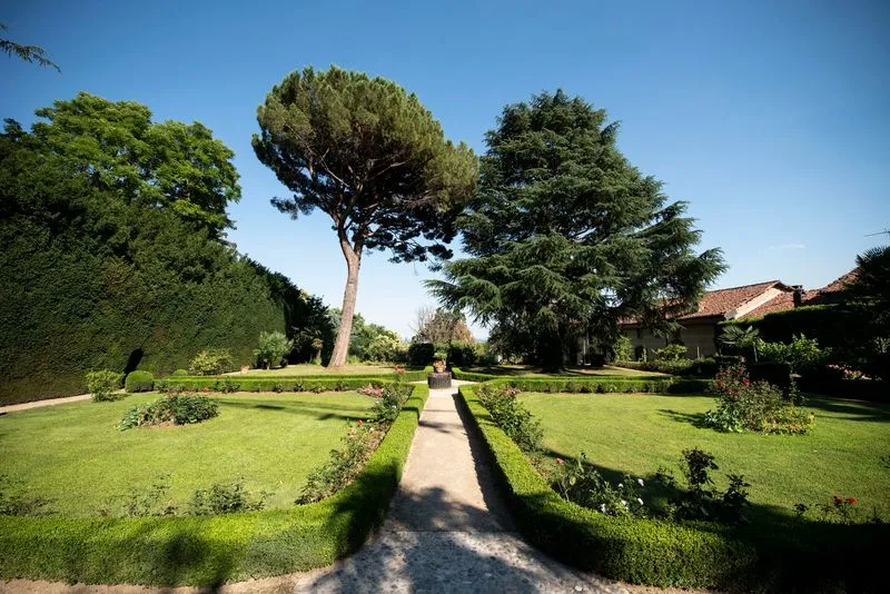 PIOSSASCO - Una serata di giochi a tema thriller e investigativo nel giardino della dimora storica
