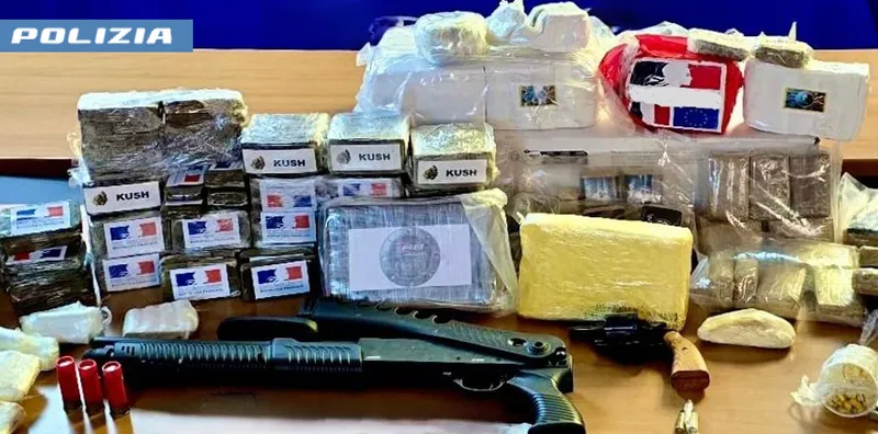 PIOSSASCO - 40 chili di droga nascosti nel garage di una palazzina: quattro persone arrestate dalla polizia