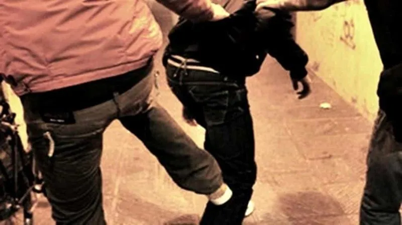 PIOSSASCO - Cerca di fare sesso con un 17enne per 1000 euro ma viene aggredito e malmenato dagli amici