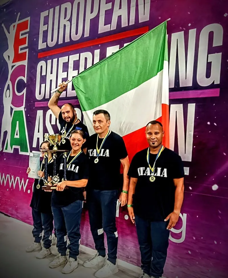 POIRINO - Gli atleti del Gruppo Le Nuvole trionfano al campionato europeo di cheerleading - FOTO