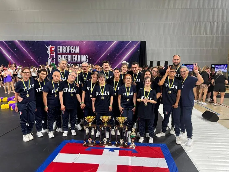 POIRINO - Gli atleti del Gruppo Le Nuvole trionfano al campionato europeo di cheerleading - FOTO