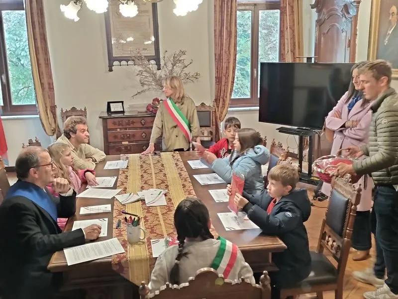 POIRINO - Festa della Liberazione, cittadini in visita a palazzo Comunale - FOTO