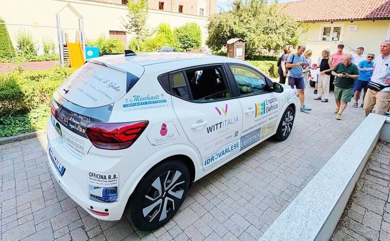 POIRINO - E' stato inaugurato il nuovo mezzo per il «Taxi Sociale»