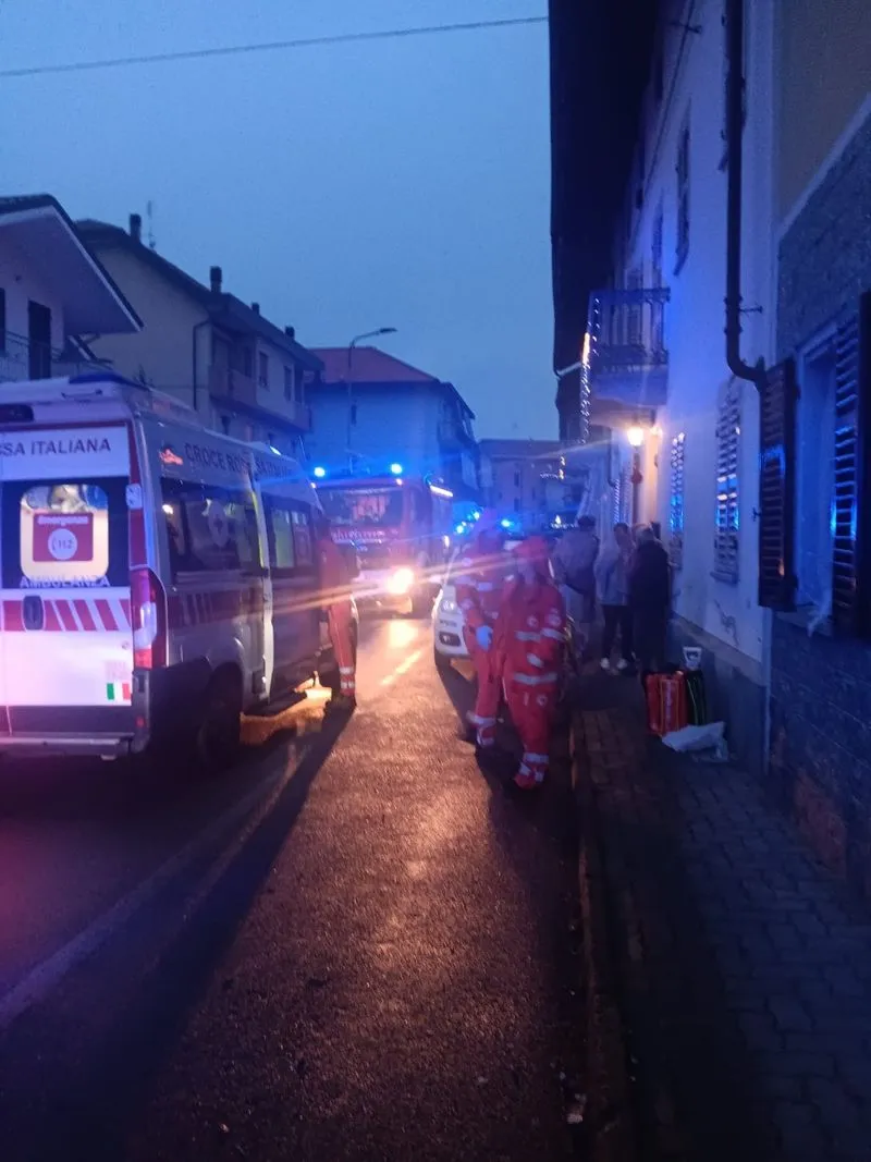 POIRINO - Incendio in una casa: ustionata una ragazza, i suoi tre fratellini salvati dai carabinieri